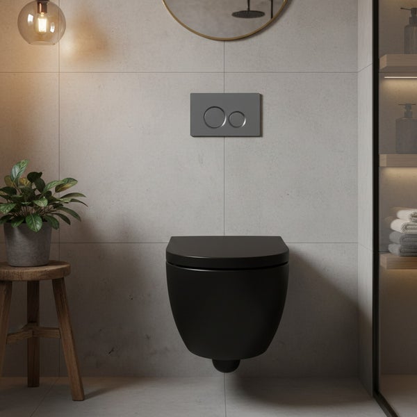 Schwarzes Wand-WC mit Betätigungsplatte im Badezimmer