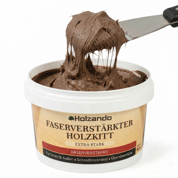 Holzando faserverstärkter Holzkitt extra stark in einem Eimer, ein Spachtel hebt die faserige Masse heraus.