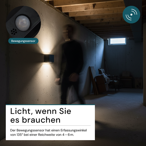 Außenleuchte mit Bewegungssensor an einer Betonwand