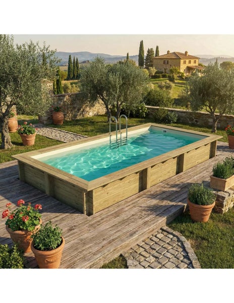 Rechteckiger Holzpool mit Leiter im Garten