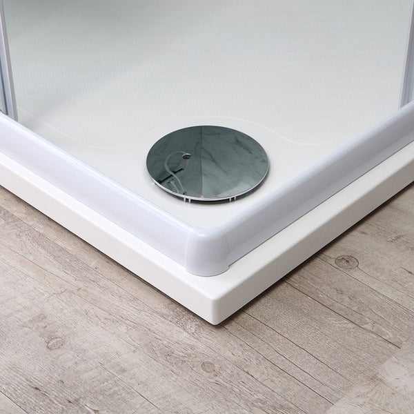 Detail einer Duschwanne mit Ablaufgarnitur