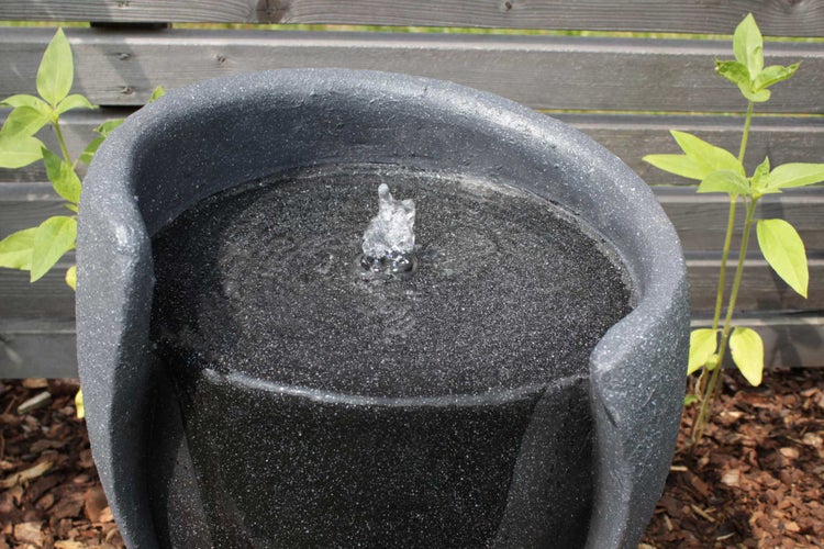 Leuchtender Papierstern mit acht Zacken als Weihnachtsdekoration