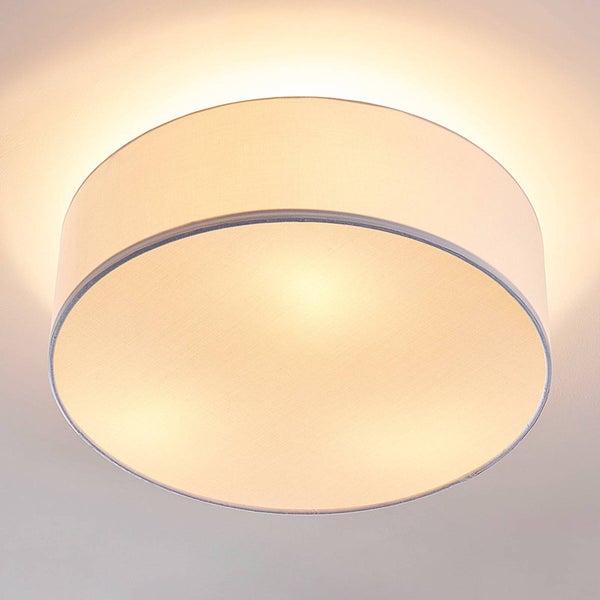 Runde Deckenleuchte mit textilem Lampenschirm für die Innenbeleuchtung.