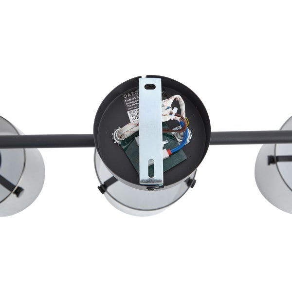 Innenraumleuchte mit drei Fassungen und Montagevorrichtung