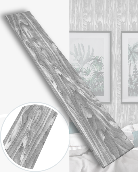 Wandpaneel mit Holzmaserung, Detailansicht der Oberflächenstruktur und Anwendungsbeispiel an einer Wand im Wohnbereich.