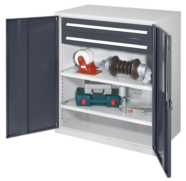 Werkstattschrank mit Werkzeugen und Zubehör