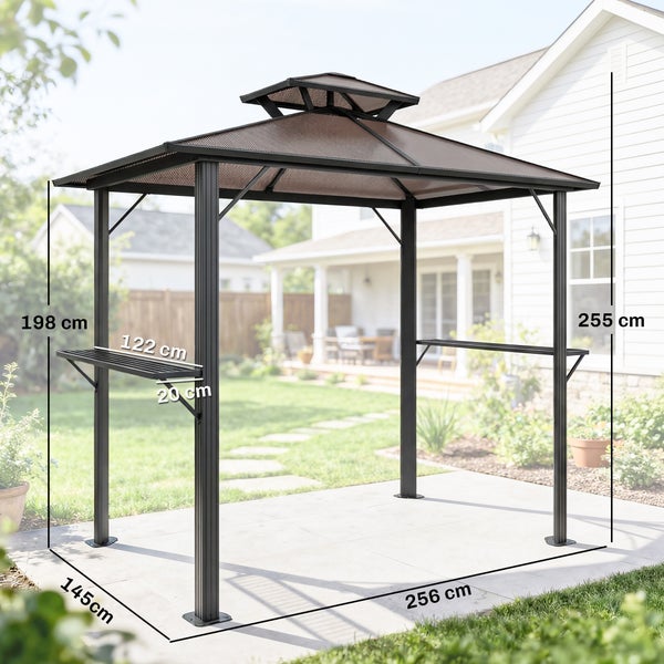 Schwarze Seitenablage aus Metall für einen Pavillon, bestückt mit Speisen, Getränken und Gewürzen in einem Garten.
