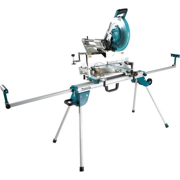 Makita Kapp- und Gehrungssäge auf einem Untergestell mit seitlichen Auszügen für Werkstücke.