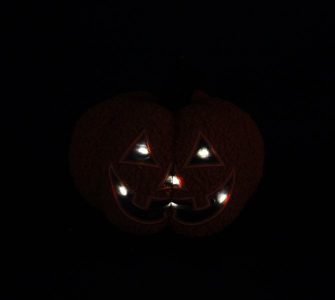 Leuchtender Kürbis mit Gesicht für Halloween Dekoration