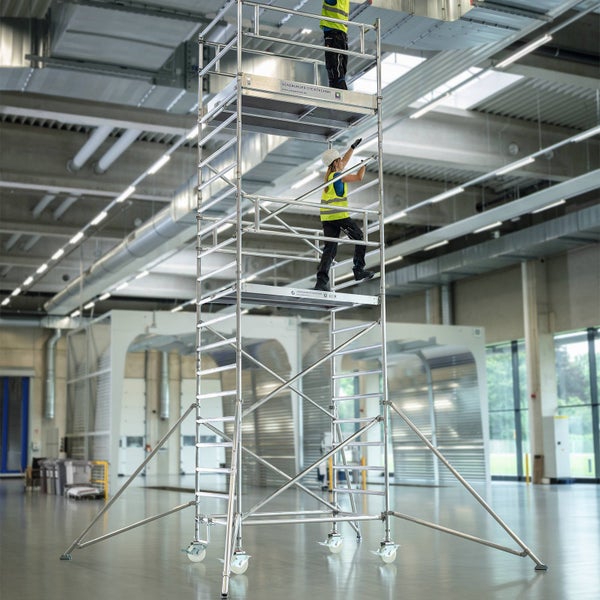 Günzburger Steigtechnik Rollgerüst 1,35 x 2,45 m mit Ausleger & Doppel-Plattform Plattformhöhe 4,35 m - 168436