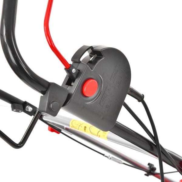 Nahaufnahme eines Bedienelements an einem Rasenmäher mit Startknopf und Hebel.