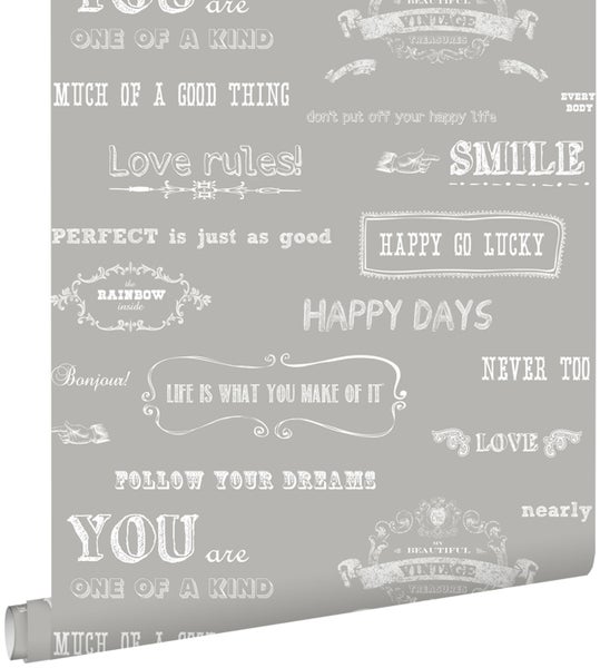 Tapete mit Motivationssprüchen und Vintage-Elementen