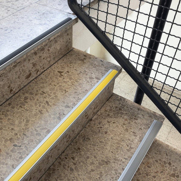 FLOORDIREKT Treppenkantenprofil - Power Grip - Einzel-Gummieinlage - Selbstklebend - 100 cm - Schwarz
