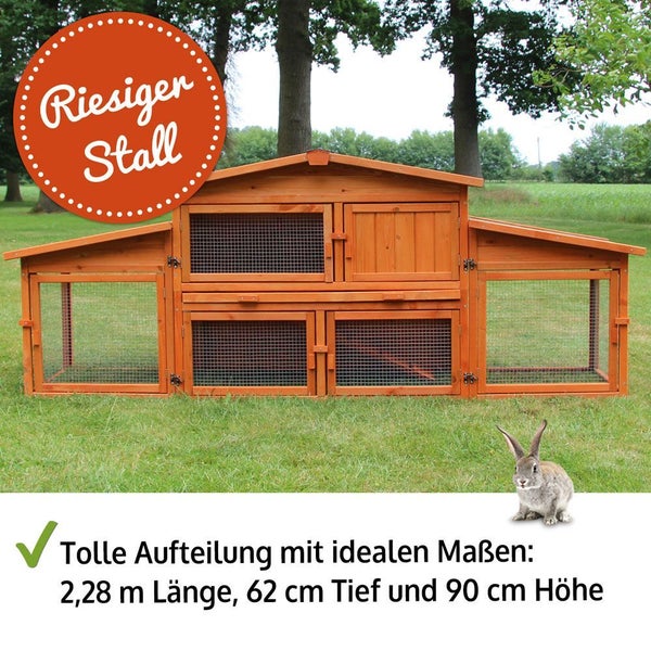Großer Kleintierstall aus Holz mit mehreren Bereichen, Maße 2,28 Meter Länge, 62 Zentimeter Tiefe und 90 Zentimeter Höhe.