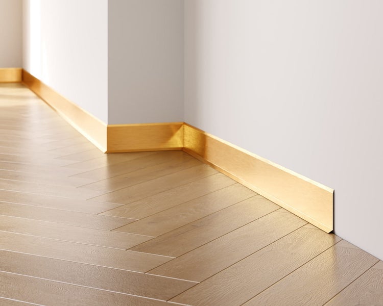 Szene mit Holzfußboden und Sockelleisten