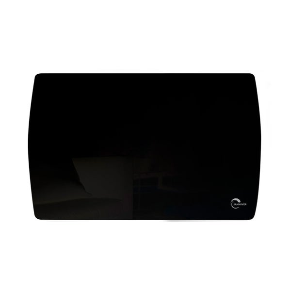 Wohnzimmer mit Sofa, Tisch und an der Wand montierter schwarzer Sannover Heizung.