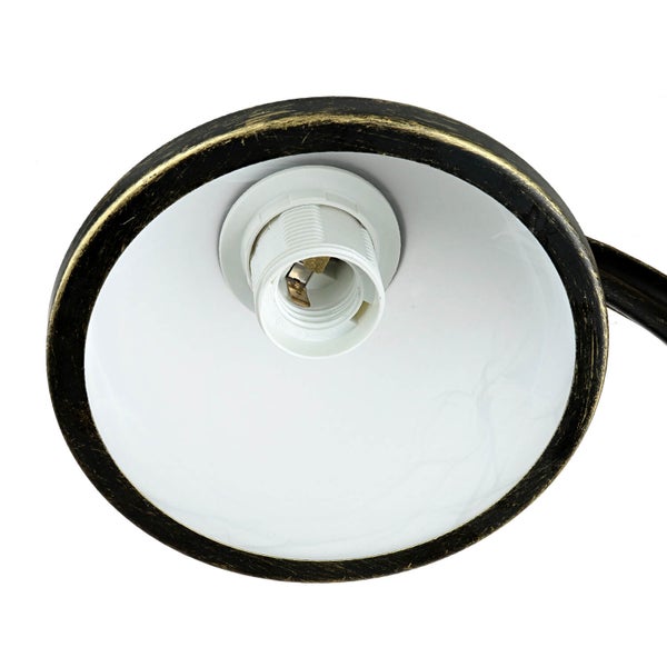 Ansicht der Innenseite eines Lampenschirms mit Lampenfassung