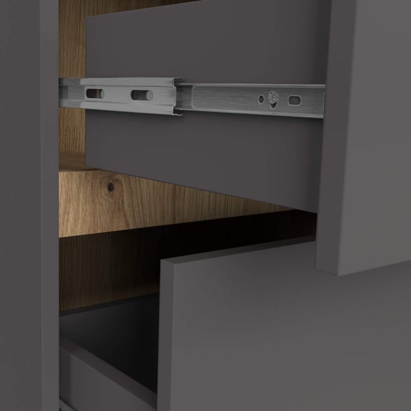 Detailaufnahme eines Schubladenauszugs in einem Möbelstück.