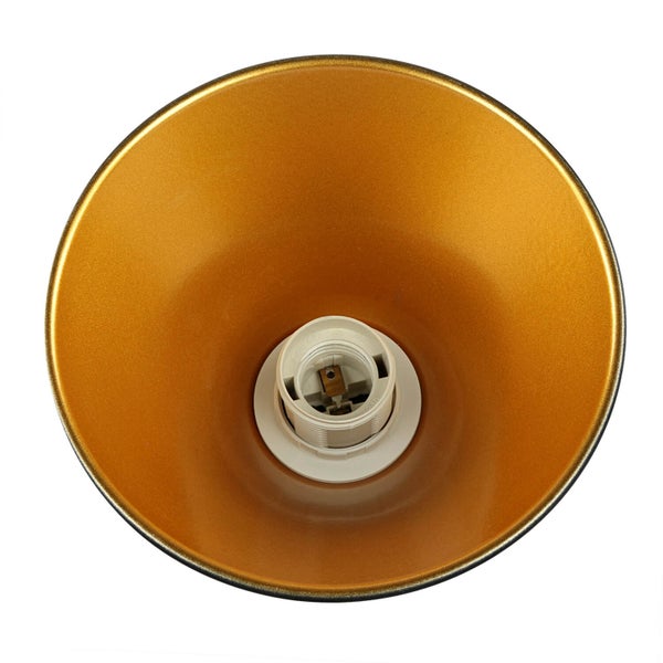 Innenansicht eines Lampenschirms mit Fassung