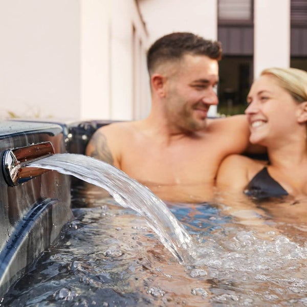 Home Deluxe - Outdoor Whirlpool - BLACK MARBLE PLUS Treppe und Thermoabdeckung - Maße 210 x 160 x 85 cm - Inkl. Heizung, 27 Massagedüsen und 9 Lichtquellen I Außen Whirlpool Spa für 3 Personen