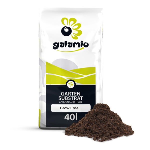 Galamio Gartensubstrat Grow Erde in einer 40 Liter Packung mit einem kleinen Haufen lockerer Erde davor.