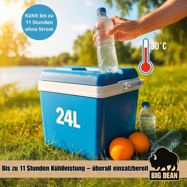 Blaue Kühlbox mit 24 Litern Fassungsvermögen im Freien mit Wasserflaschen und Orangen