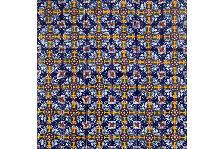 Fliesenmuster mit floralem Design