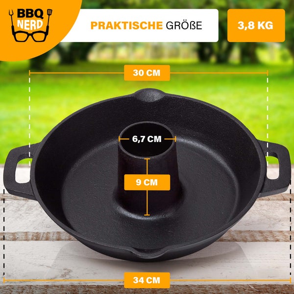 BBQ Nerd Hähnchenbräter aus Gusseisen - Geflügelhalter für Grill & Backofen | Gusseiserner Hähnchenständer Ø 28cm zum fettfreien Garen | Rustikaler Geflügelbräter mit Auffangschale