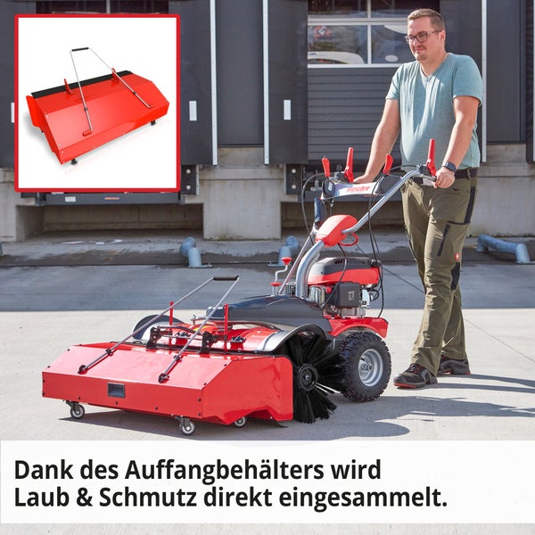 Kehrmaschine mit Auffangbehälter und Bediener