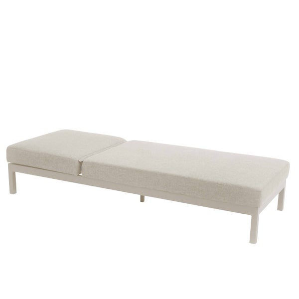 Sonnenliege aus Aluminium mit verstellbarer Rückenlehne und gepolsterter Auflage.