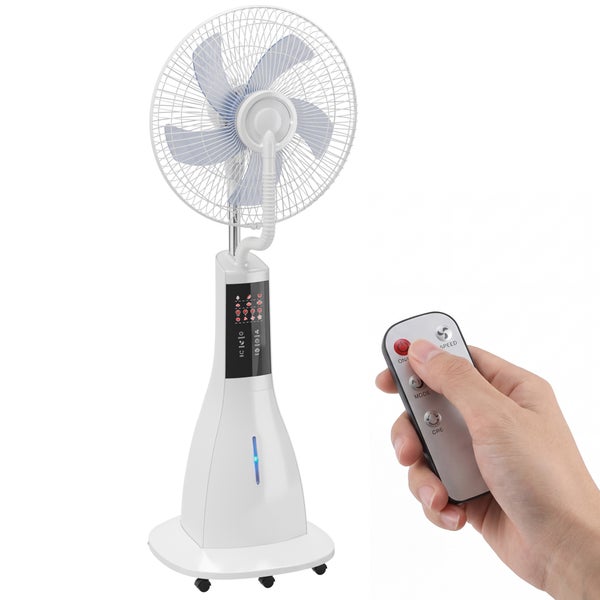Weißer Standventilator mit blauen Flügeln, Sprühnebelfunktion, Digitalanzeige und Fernbedienung.