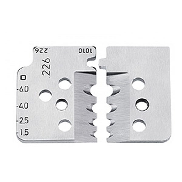 Verschiedenfarbige Lagerboxen aus Kunststoff in verschiedenen Größen, gestapelt