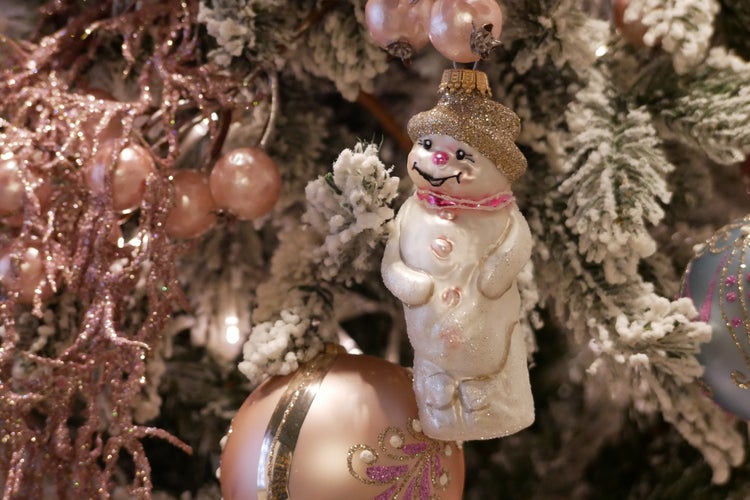 Hellrosa 10cm Schneemann mit goldenem Hut, Glasornament, mundgeblasen und handdekoriert , 1 Stck., Weihnachtsbaumkugeln, Christbaumschmuck, Weihnachtsbaumanhänger