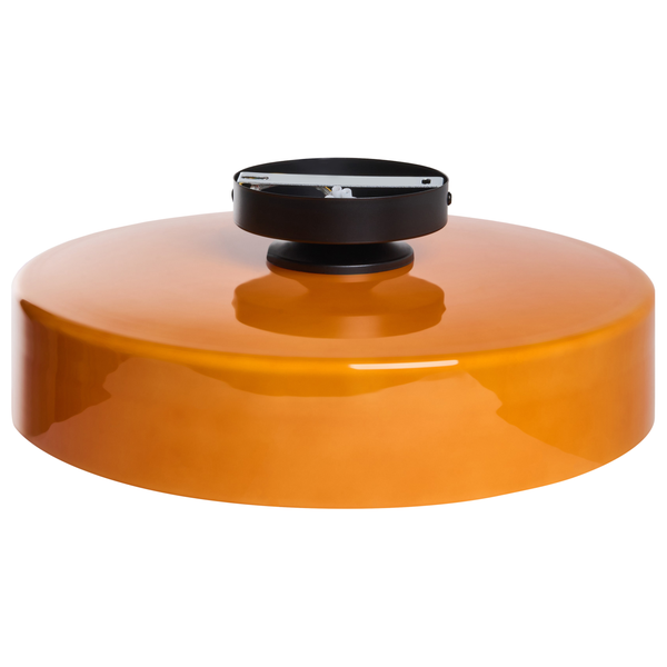 Deckenleuchte mit rundem glänzendem orangefarbenem Schirm und schwarzer Halterung.