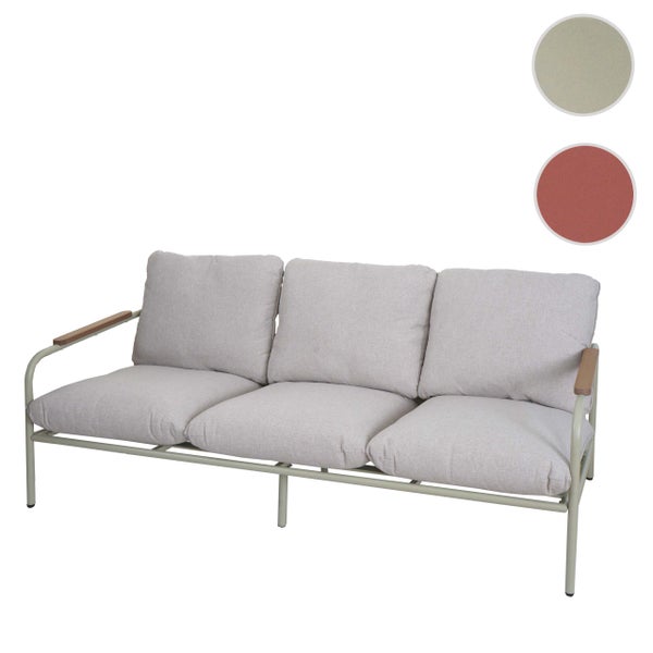 Dreisitzer Gartensofa mit Metallgestell, Armlehnen mit Holzelementen und Sitz- sowie Rückenkissen.