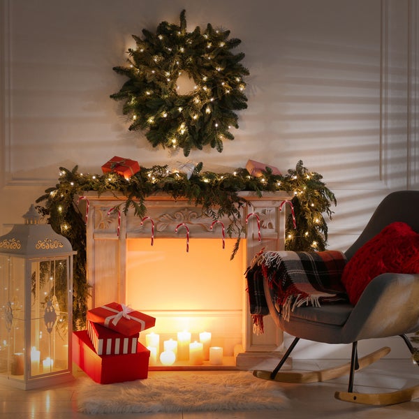 ECD Germany LED Lichterkette mit 7 Zuckerstangen, 28 LEDs, Warmweiß, 330cm, batteriebetrieben mit Timer, Weihnachten Innen Deko Beleuchtung, Zuckerstäbe Candy Cane Weihnachtsbeleuchtung Weihnachtsdeko