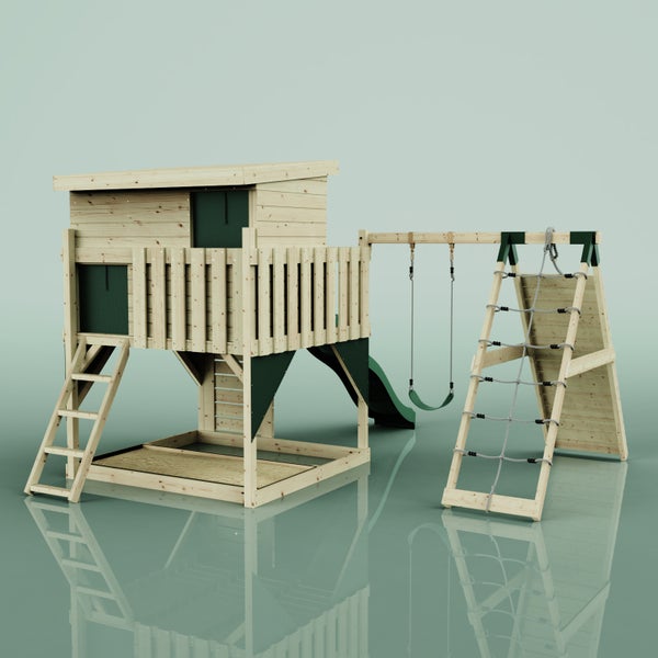 Spielhaus aus Holz mit Rutsche, Schaukel, Sandkasten, Kletternetz und Leiter.