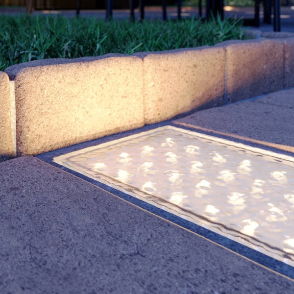 Leerer Gabionenkorb aus Drahtgitter für den Garten- und Landschaftsbau.