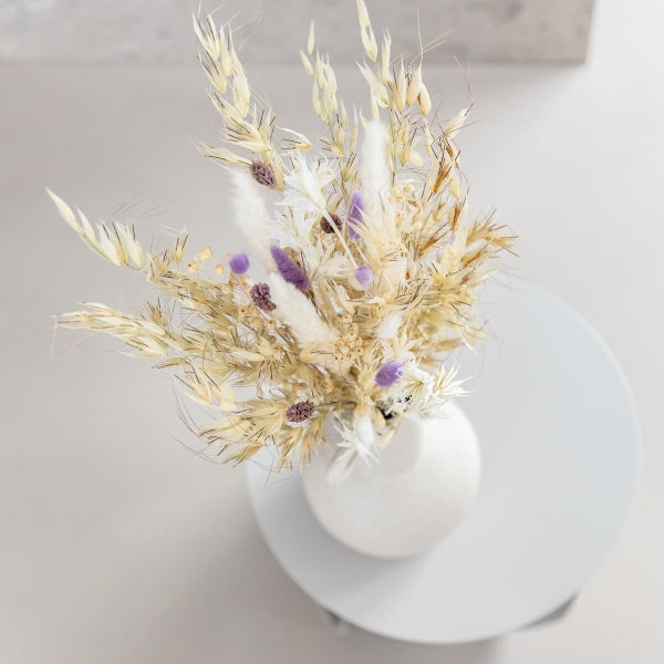 Lila Wild - Handgefertigte Trockenblumenarrangement mit dem Farbtrend des Jahres