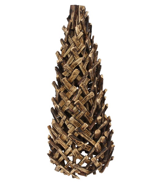 Dekorativer Weihnachtsbaum aus natürlichem Weidengeflecht