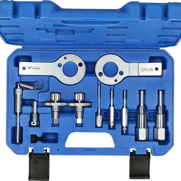 Werkzeugsatz zur Motorreparatur in einem blauen Werkzeugkoffer