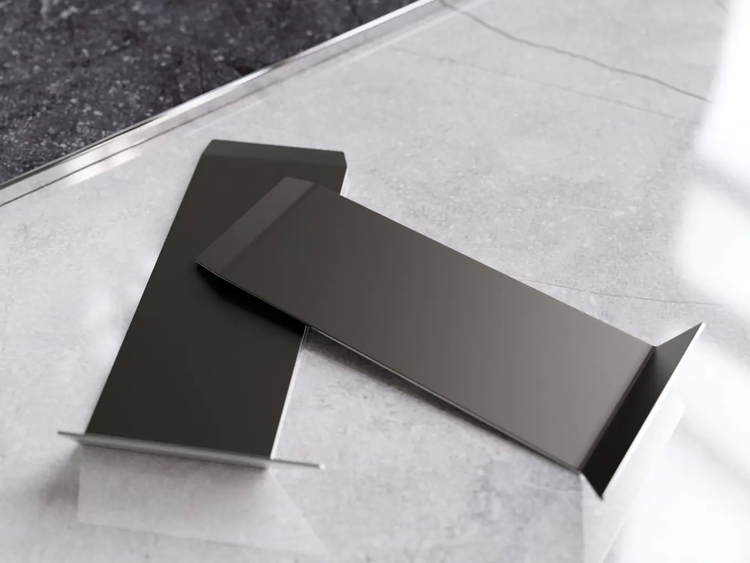 Zwei Ablagen aus Stahl