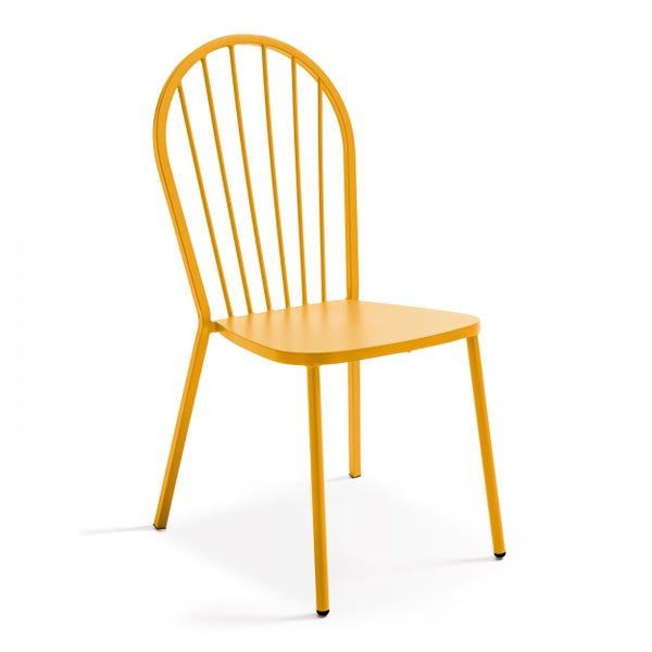 Gelber Metallstuhl mit Windsor-Rückenlehne und glatter Sitzfläche für Garten oder Esszimmer.
