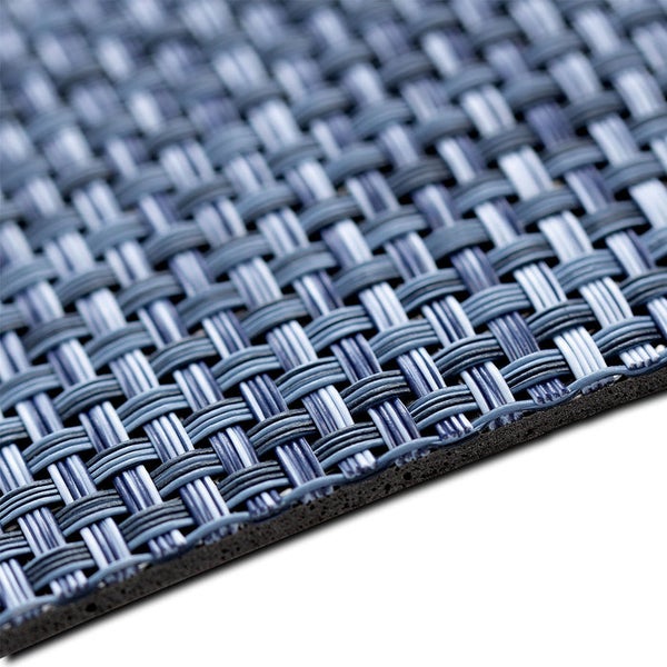 Detailansicht einer gewebten Bodenmatte aus Kunststoff