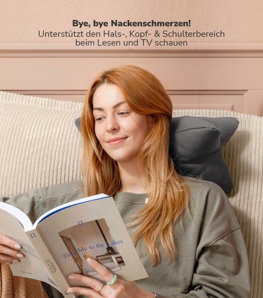 Zwei graue Nackenkissen aus Stoff mit den Maßen 42 mal 22 mal 22 Zentimeter.