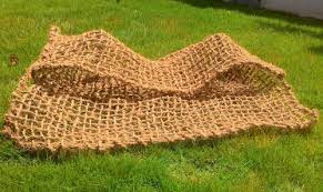 Kokosmatte zur Bodenbefestigung auf Gras