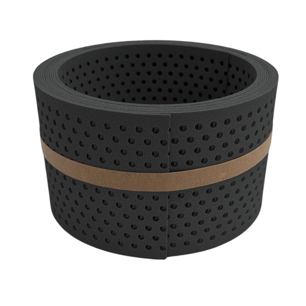 Gelochtes Dichtungsband auf einer Rolle