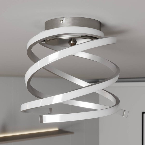 Moderne spiralförmige LED-Deckenleuchte mit weißen Bändern und silberner Metallbasis, montiert an der Decke.
