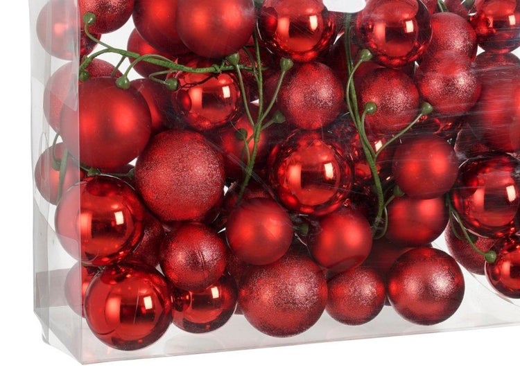 Set mit zahlreichen kleinen Weihnachtskugeln an Zweigen in einer transparenten Kunststoffverpackung für die Weihnachtsdekoration.