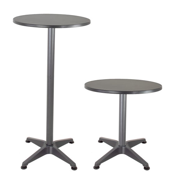 Zwei runde Stehtische mit einer zentralen Säule und einem vierfüßigen Standfuß aus Metall.